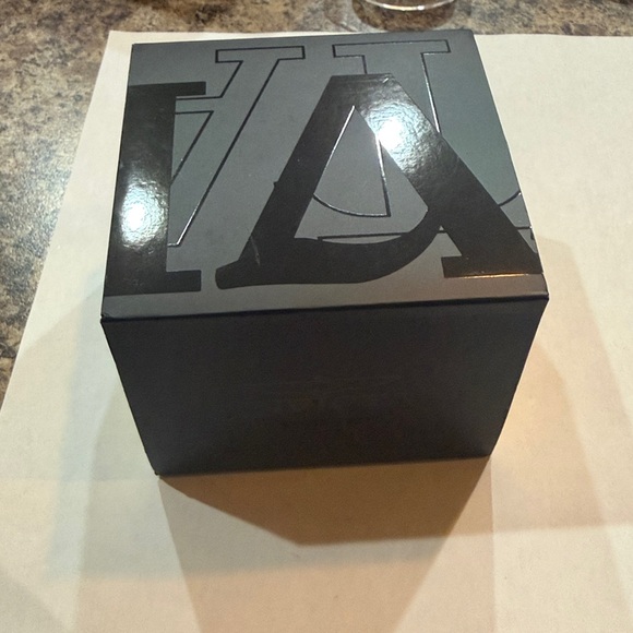 #31 Invicta Silver Wildflower Watch with Teal Face - Picture 6 of 6